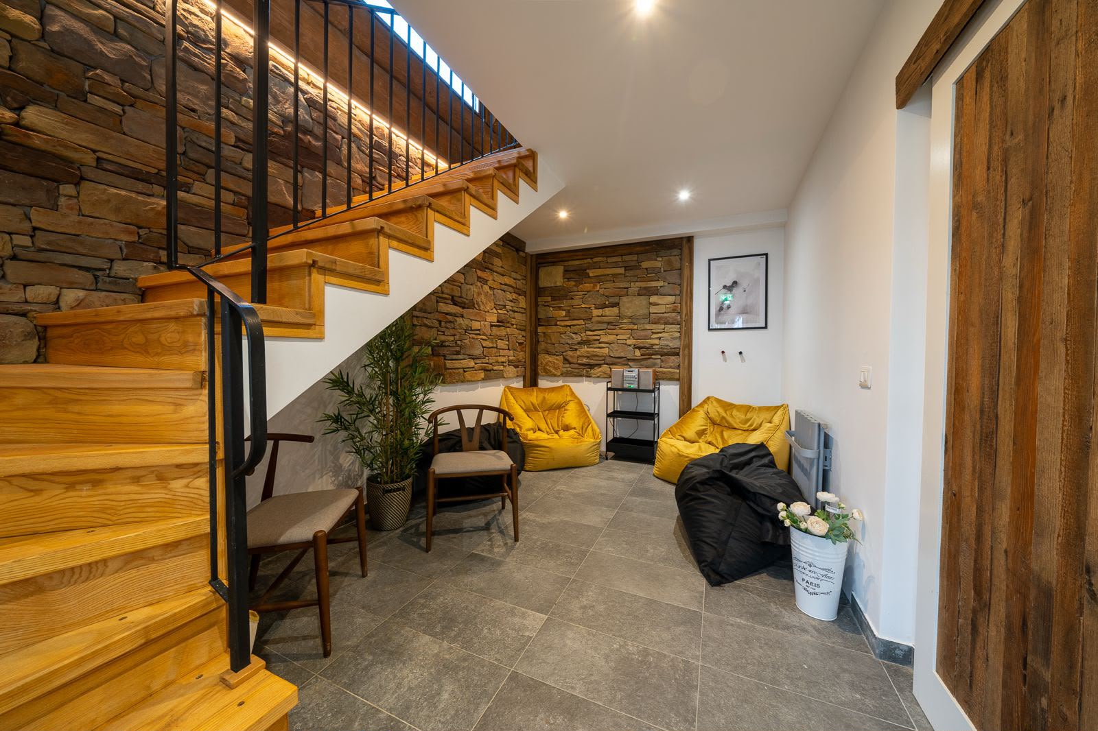 Zona de relaxare de la subsol
